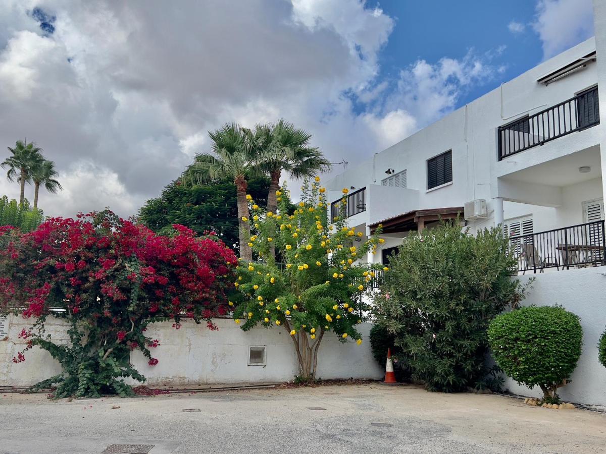 Taniandres Apartments Paralimni Exteriör bild